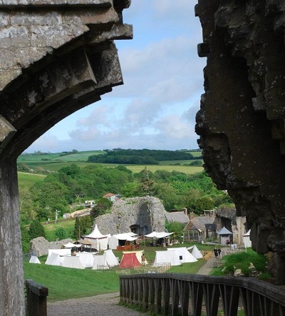 An encampment at Corfe Castle  – © Alison Offer 2014